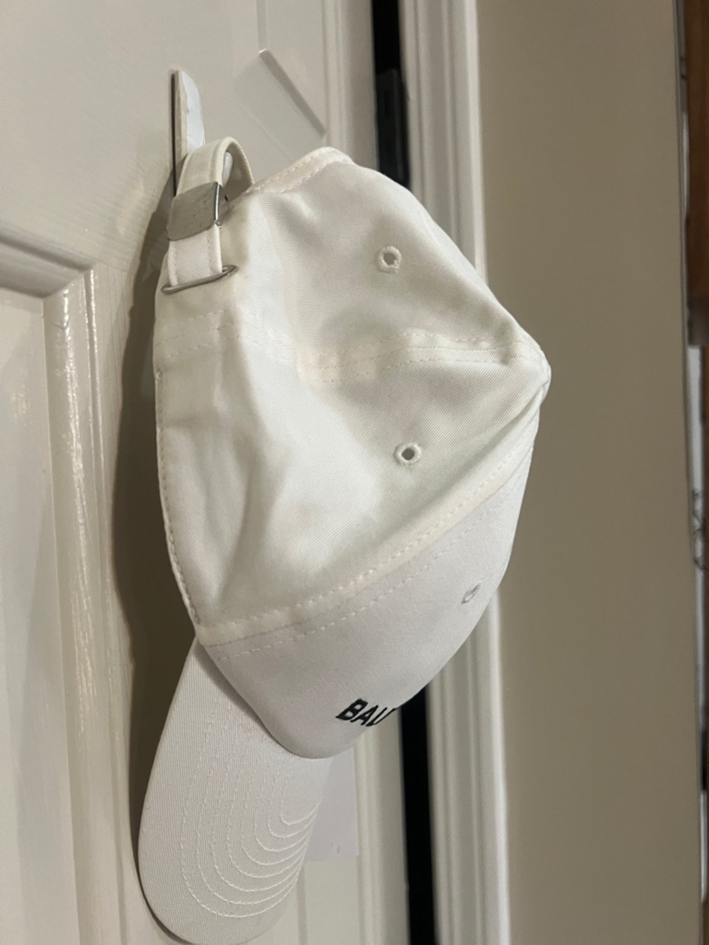 Balenciaga White Cap with Black Logo - Picture 8 of 9